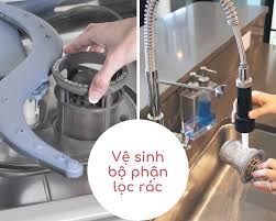 vệ sinh máy rửa bát có mùi hôi