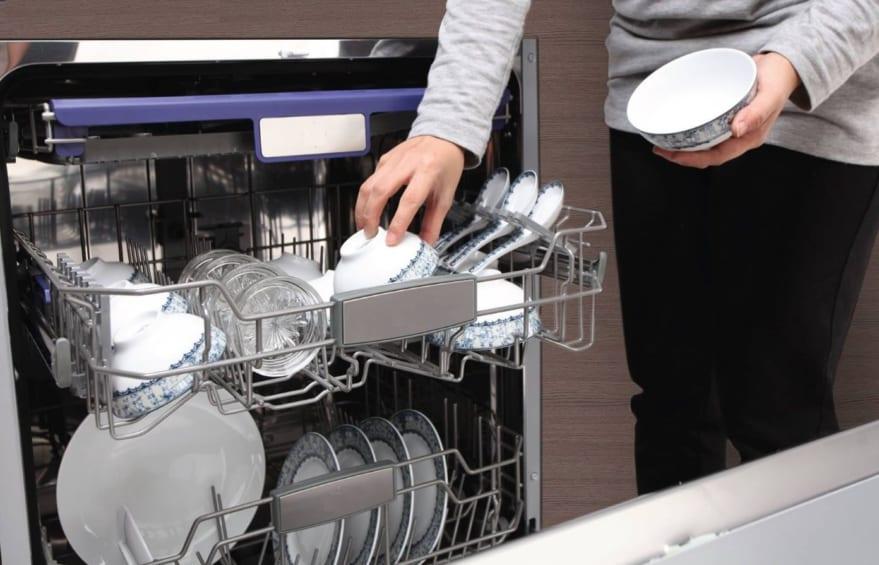 cách xếp bát vào máy rửa bát